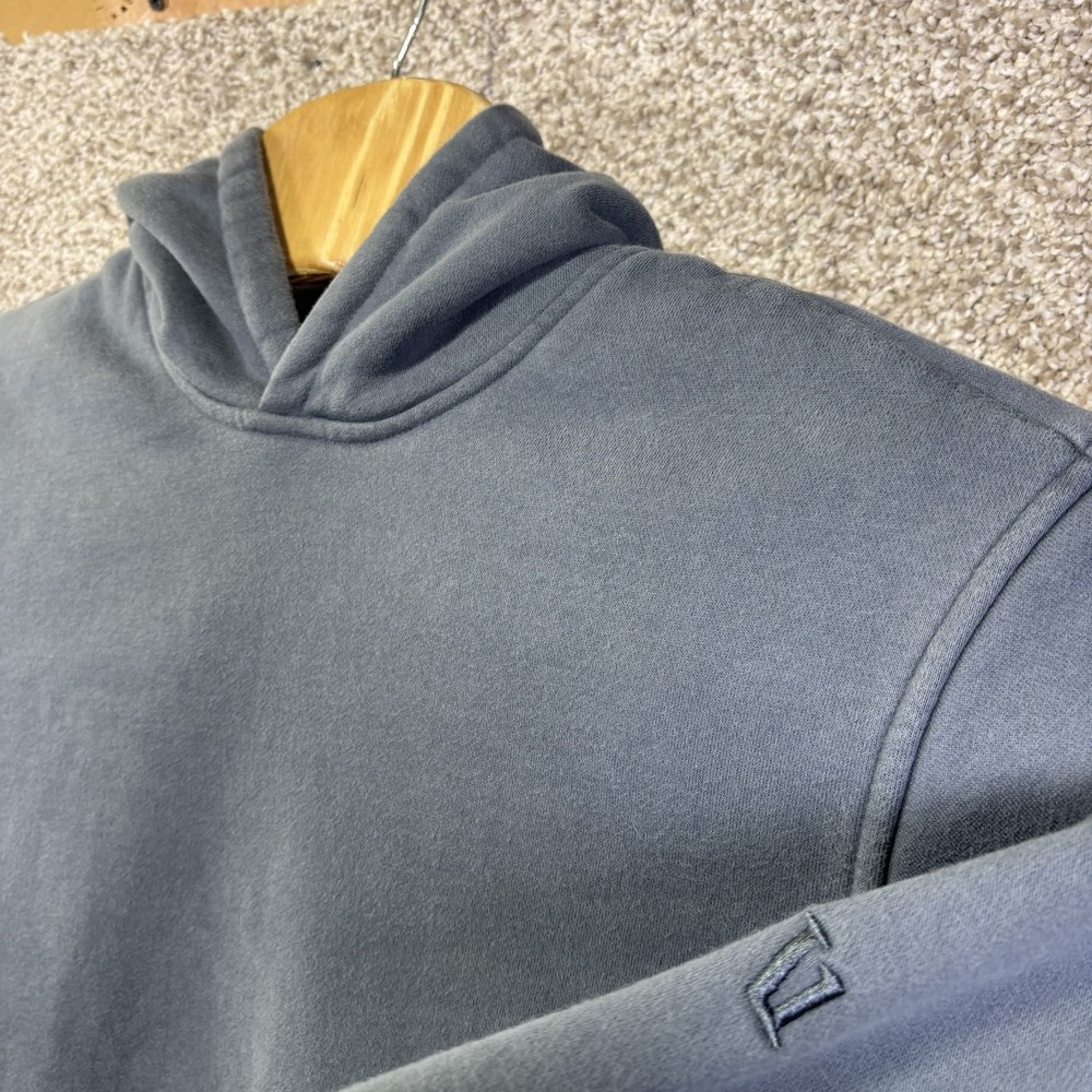 Vuori Hoodie Mens Medium Blue Organic Cotton Fleece Pullover Logo Sweatshirt